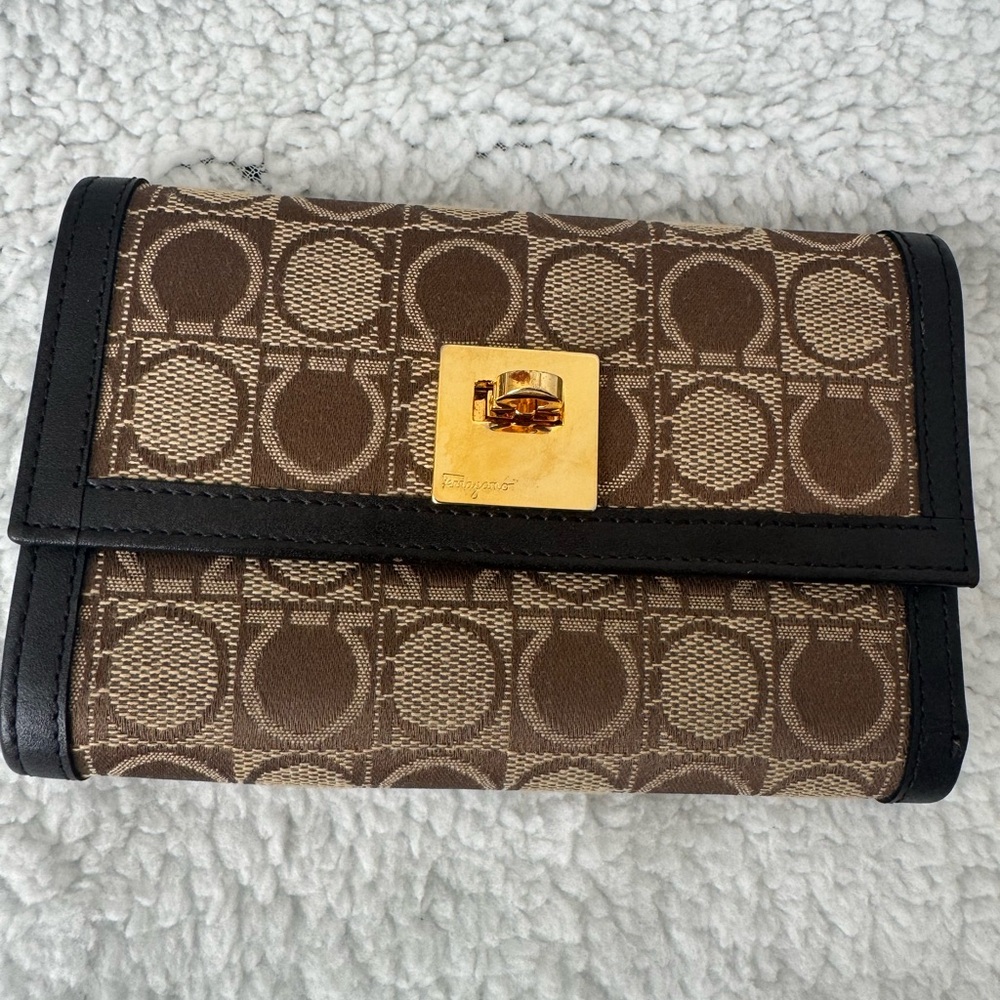 Salvatore Ferragamo Gancici Print Brown Wallet